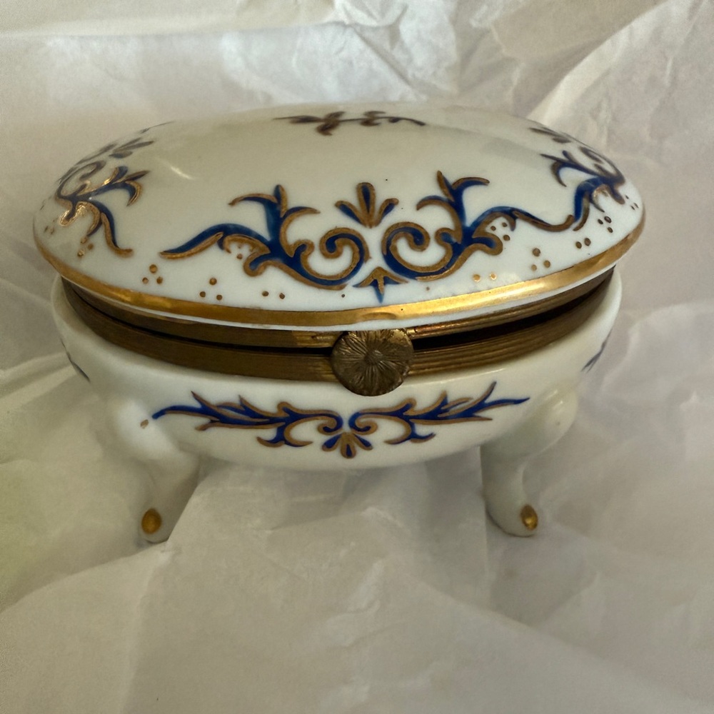 19th Century Meissen Porcelain Footed Trinket box , gold and colbalt